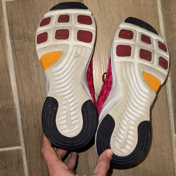 Nike pink, orange, and white. SuperRip flyknit go 3 training shoe. - Picture 4 of 8